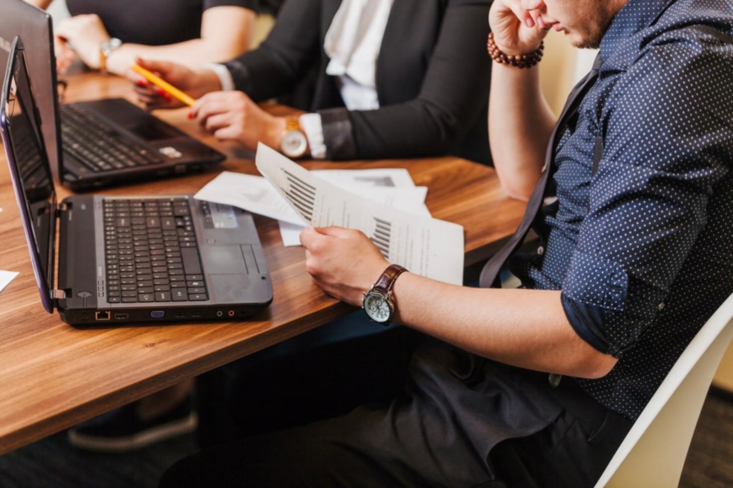 Digital tools and calculators for financial learning